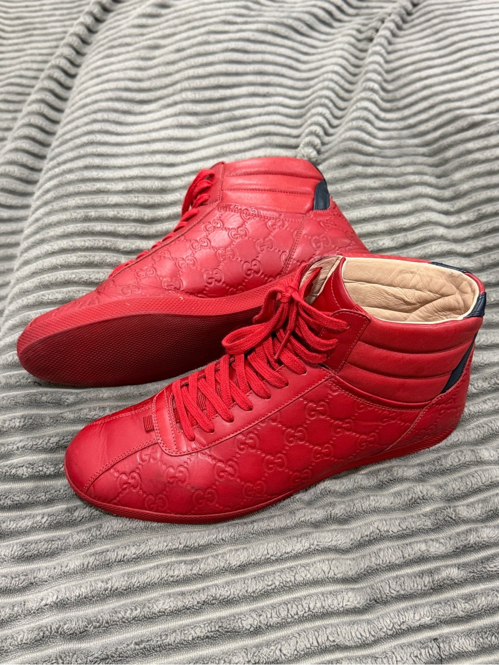100% Authentic Gucci Red Men's High-Top Embossed Leather Sneakers - Picture 4 of 7